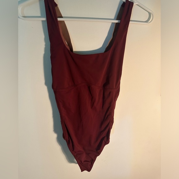 Never worn Fabletics maroon bodysuit with cross back size medium - Picture 4 of 11
